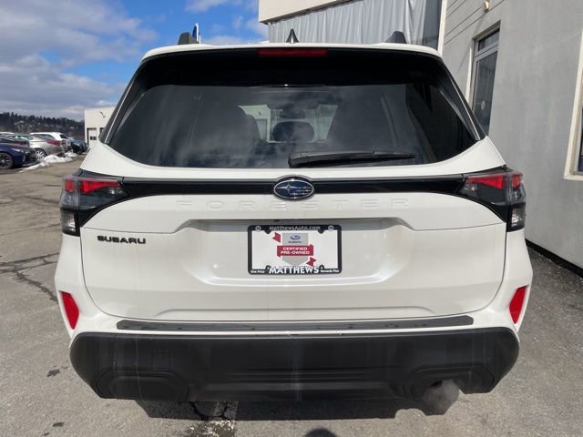Used 2025 Subaru Forester Premium image 4