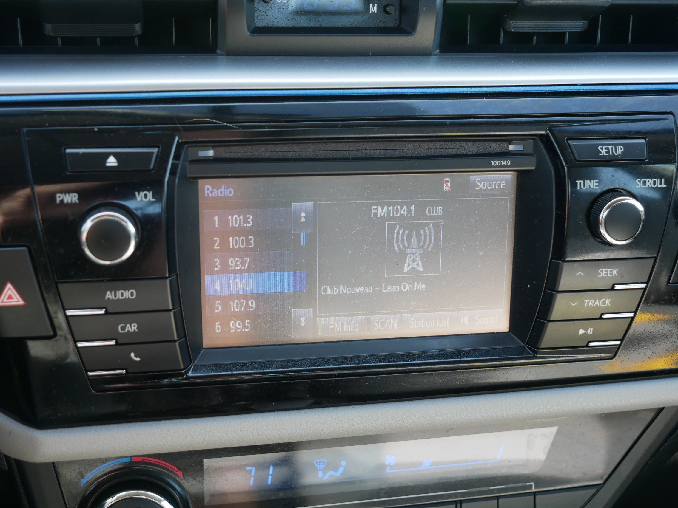 Used 2015 Toyota Corolla LE FWD image 22
