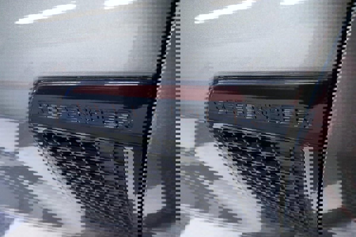 Used 2020 Land Rover Defender 110 SE image 41