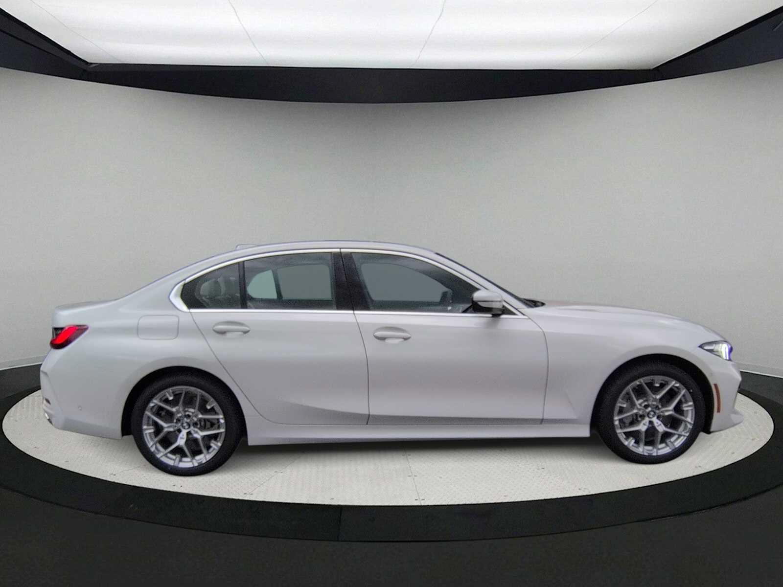 Used 2026 BMW 330i xDrive Sedan w/ Premium Package AWD/4WD image 9