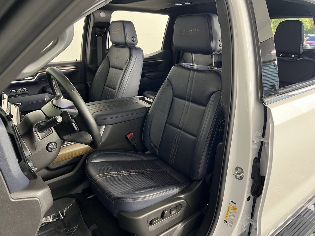 Used 2025 Chevrolet Silverado 1500 High Country w/ Technology Package image 19