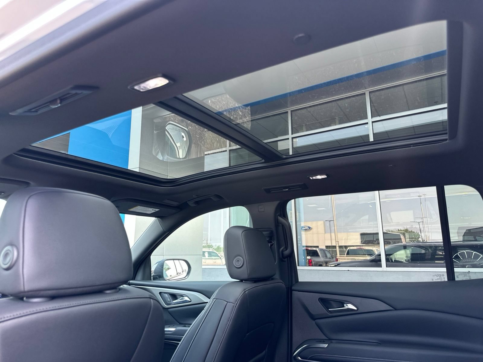 New 2027 Chevrolet Traverse LT w/ Sun and Wheel Package AWD/4WD image 19