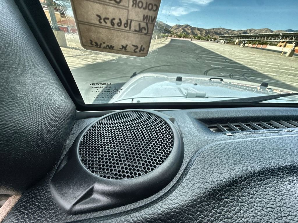 Used 2016 Jeep Wrangler Unlimited Rubicon w/ Connectivity Group image 13