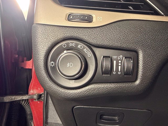 Used 2015 Jeep Cherokee Latitude w/ Cold Weather Group AWD/4WD image 20
