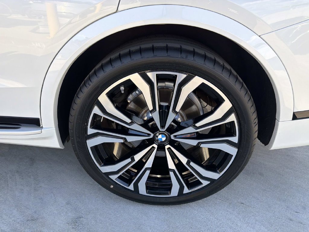 Used 2024 BMW X7 xDrive40i w/ M Sport Package AWD/4WD image 7