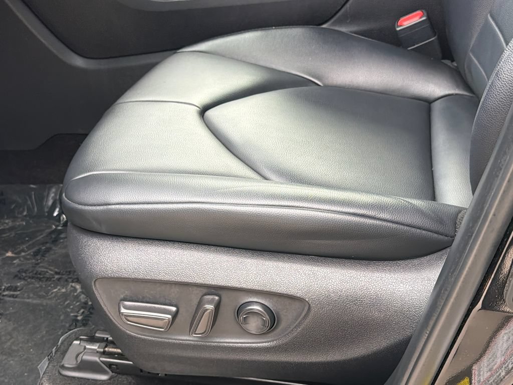 Used 2024 Toyota Highlander XLE AWD/4WD image 22