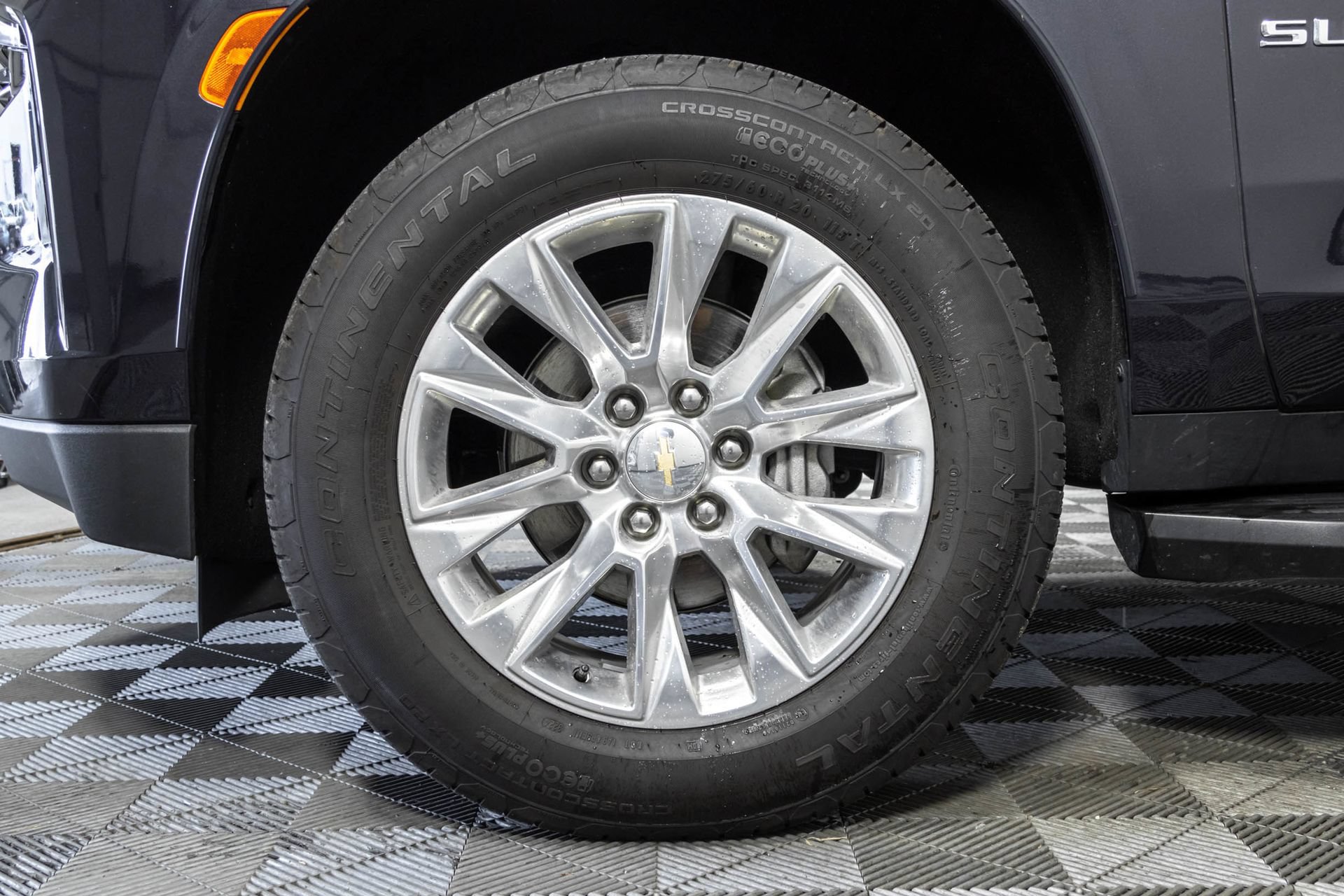 Used 2024 Chevrolet Suburban Premier w/ Premium Package AWD/4WD image 50