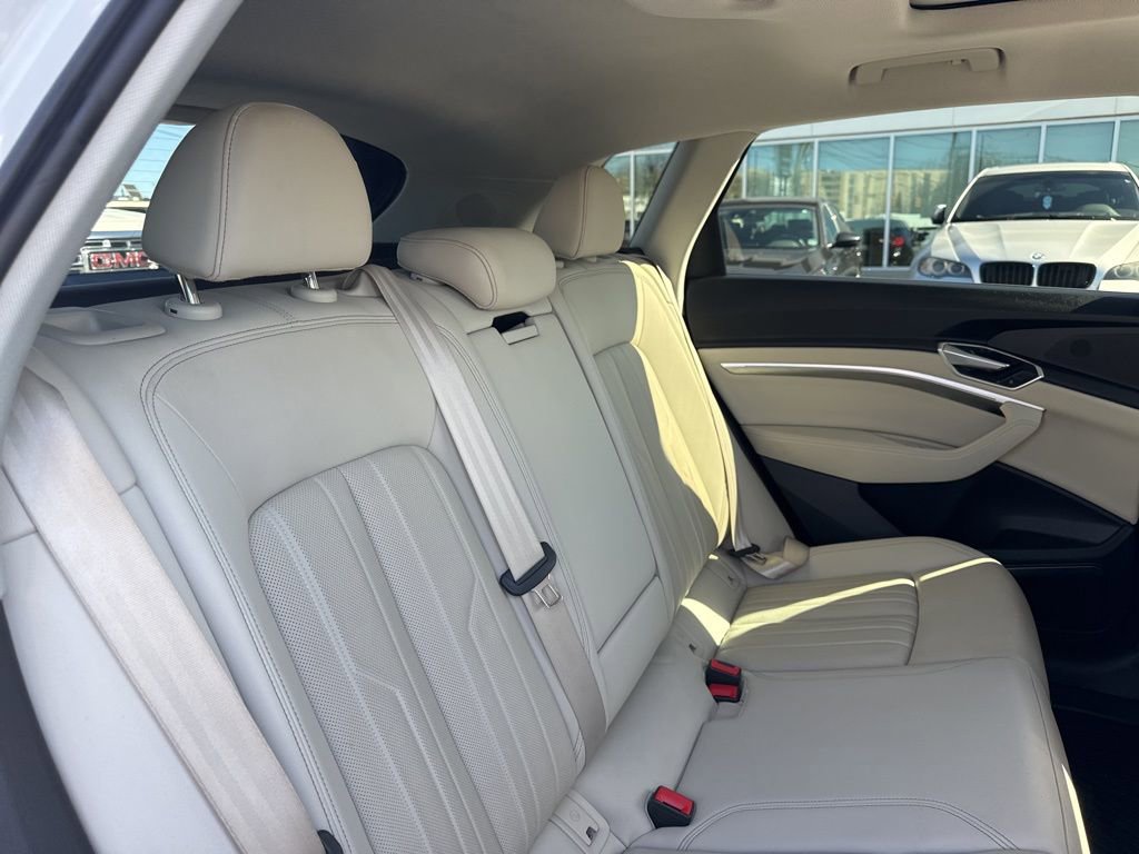 Used 2019 Audi e-tron Premium Plus image 22