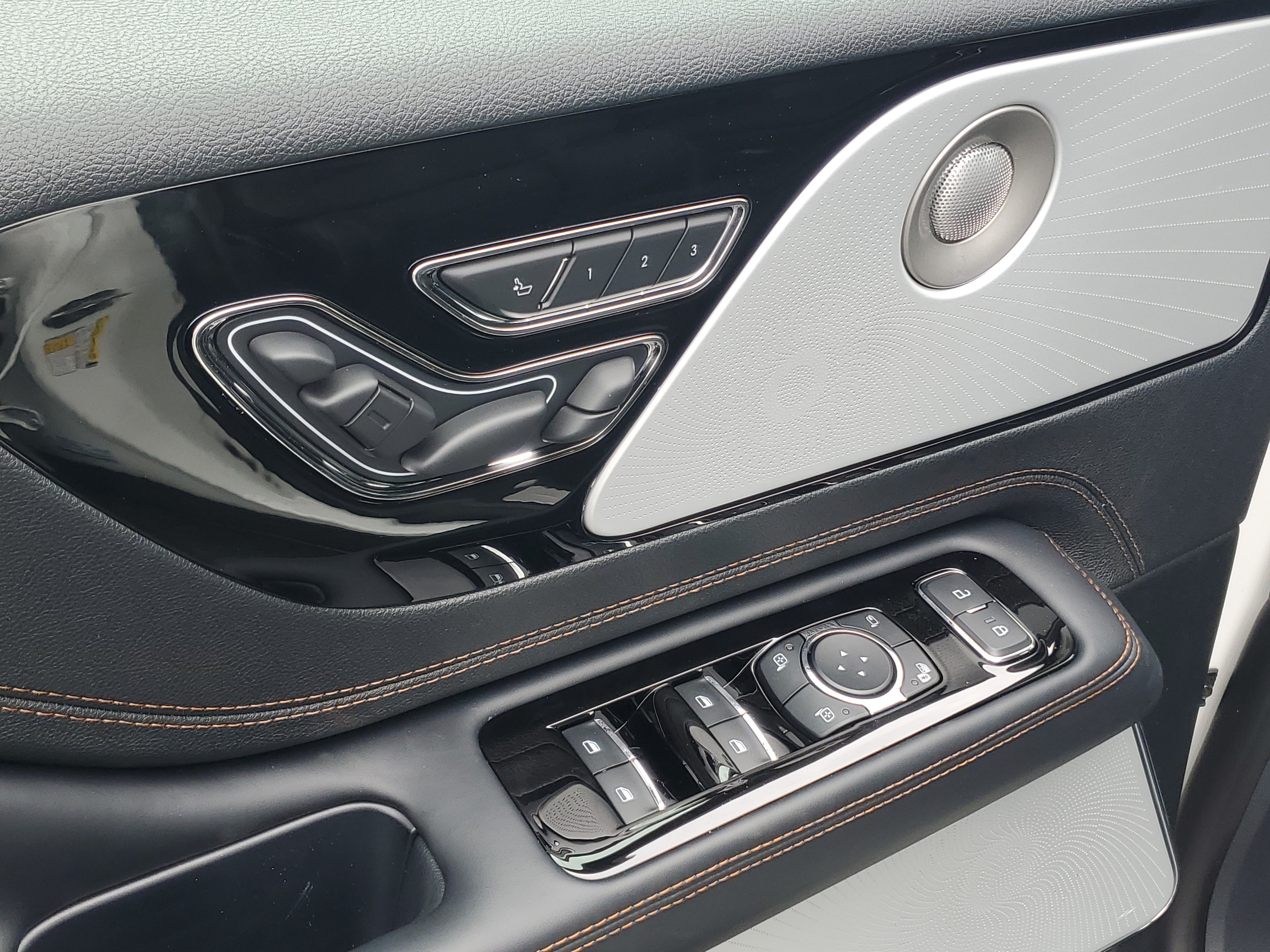New 2026 Lincoln Aviator Black Label AWD/4WD image 9