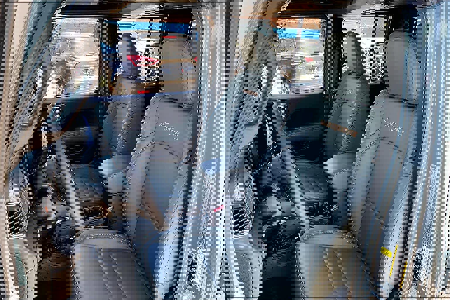 Used 2025 Jeep Gladiator Mojave AWD/4WD image 8