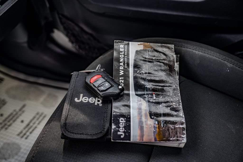 Used 2021 Jeep Wrangler Unlimited Sport AWD/4WD image 31
