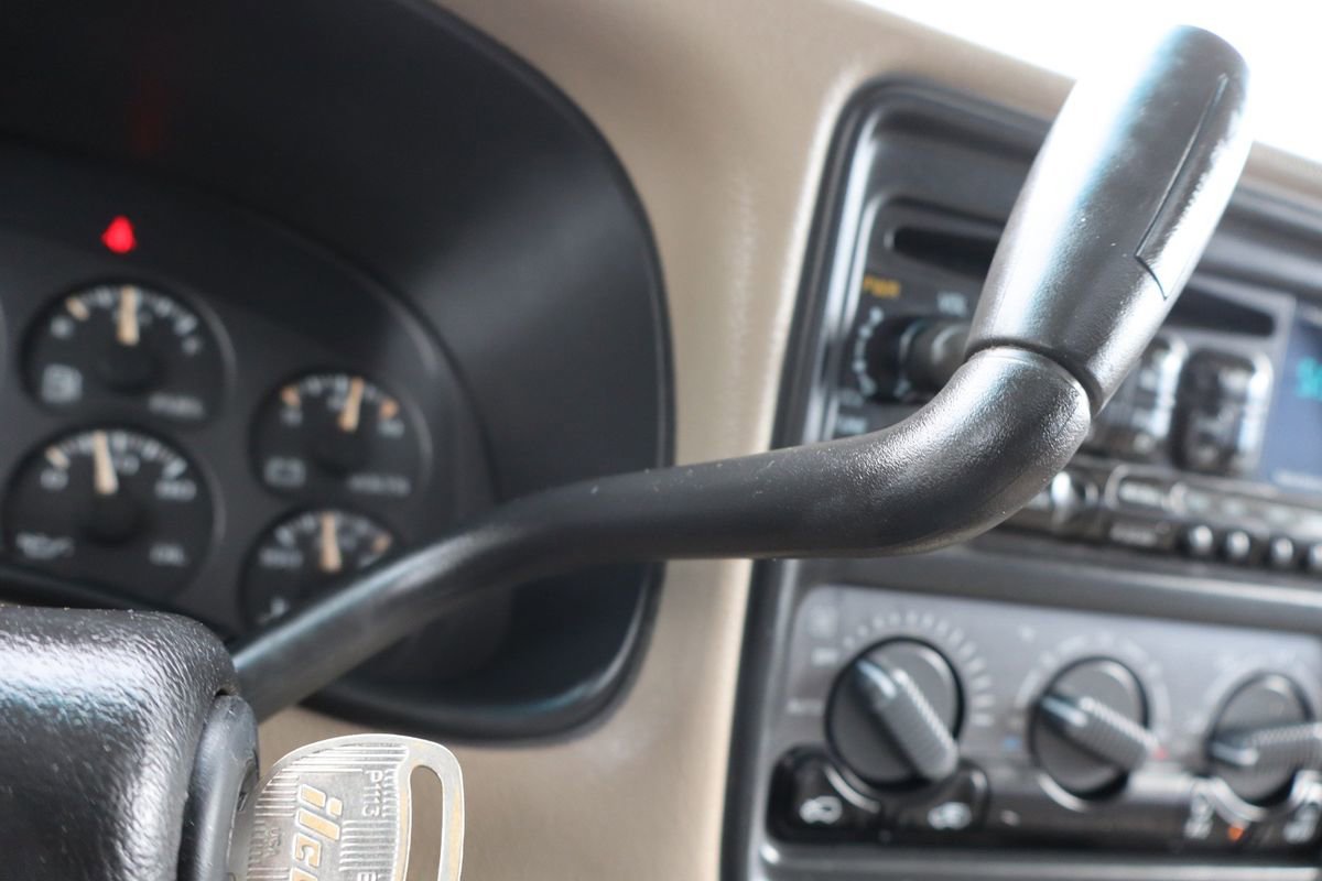 Used 2002 Chevrolet Suburban 2500 LT image 34