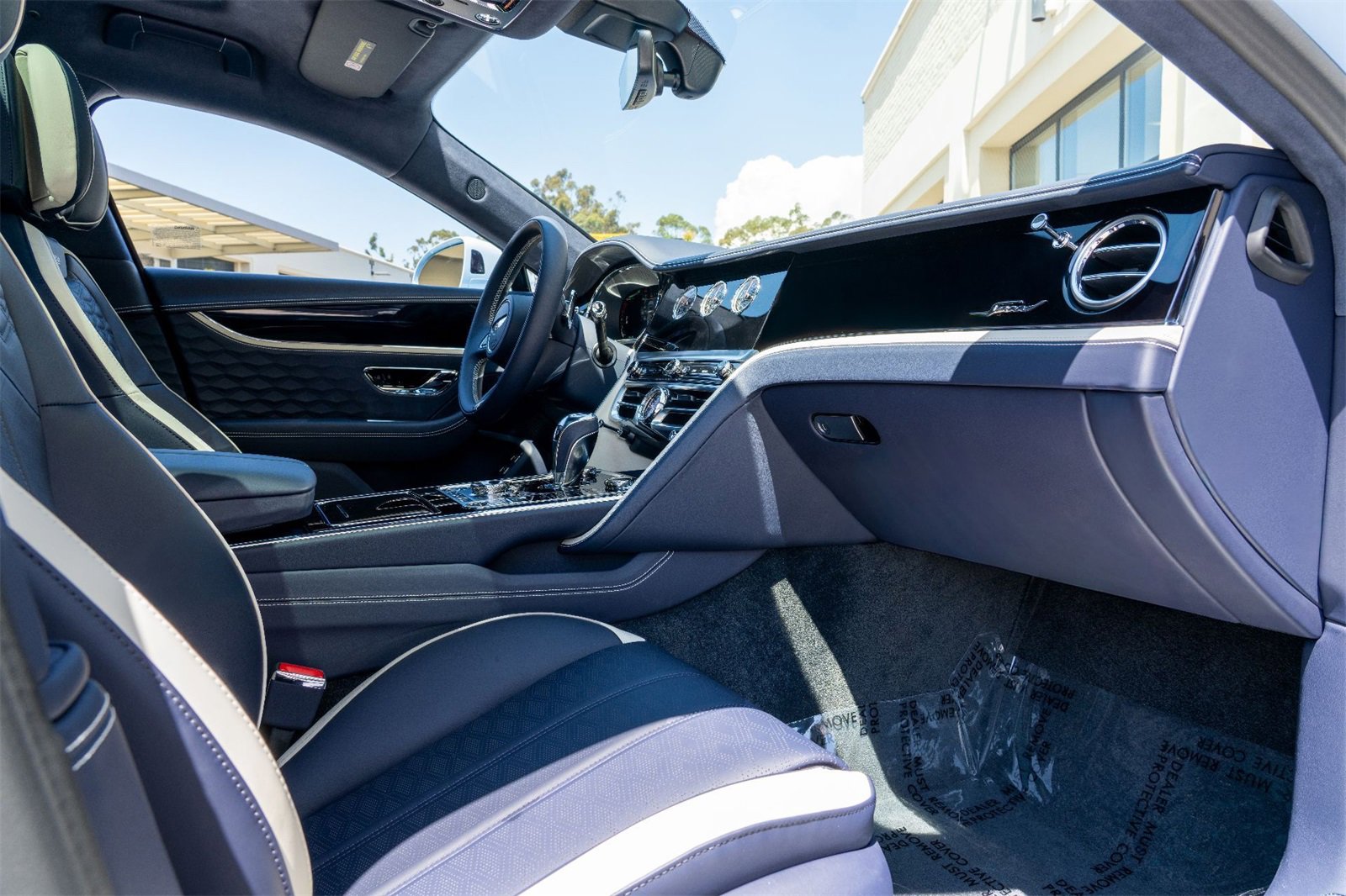 New 2025 Bentley Flying Spur Plug-In Hybrid image 3