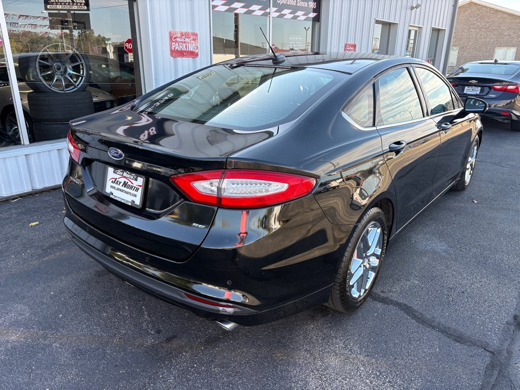 Used 2016 Ford Fusion SE FWD image 3