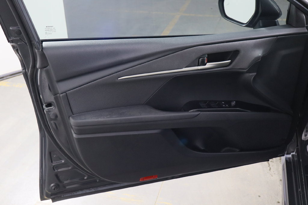 Used 2025 Toyota Camry SE w/ Convenience Package FWD image 13