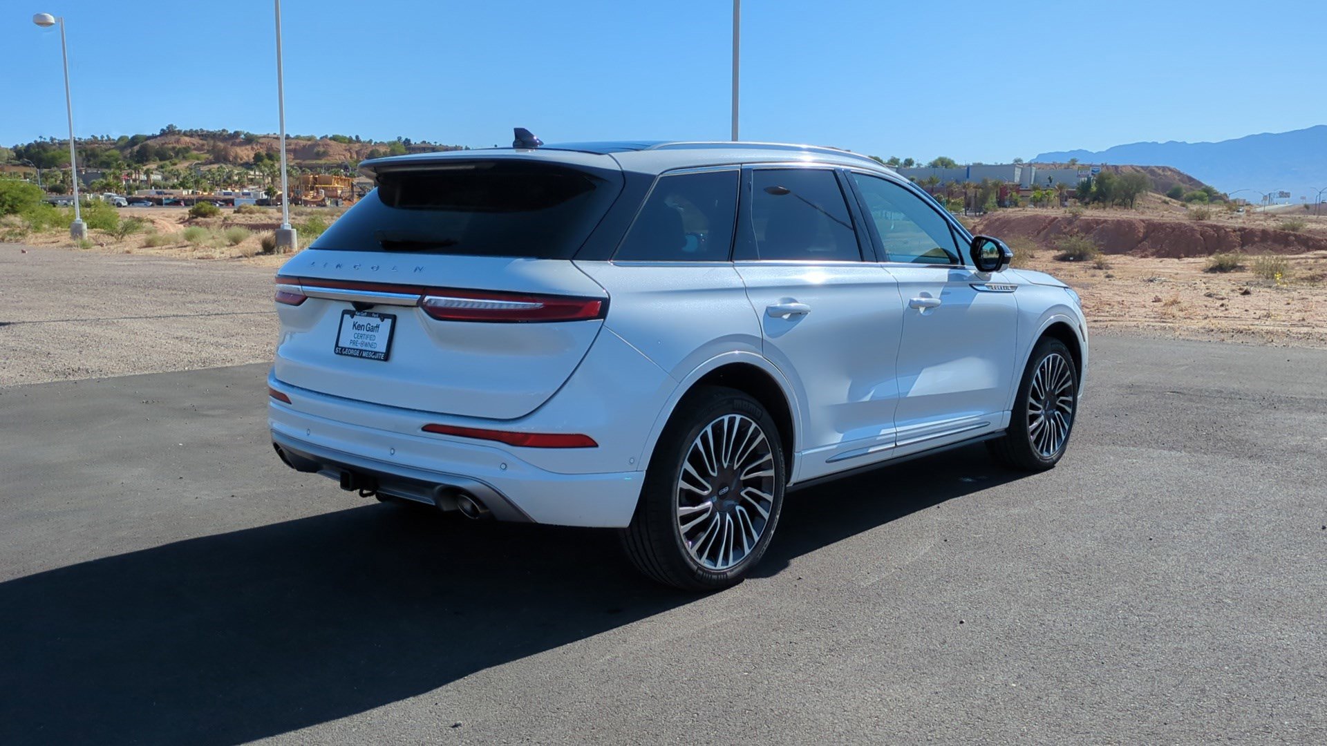 Used 2022 Lincoln Corsair Reserve w/ Equipment Group 201A AWD/4WD image 3