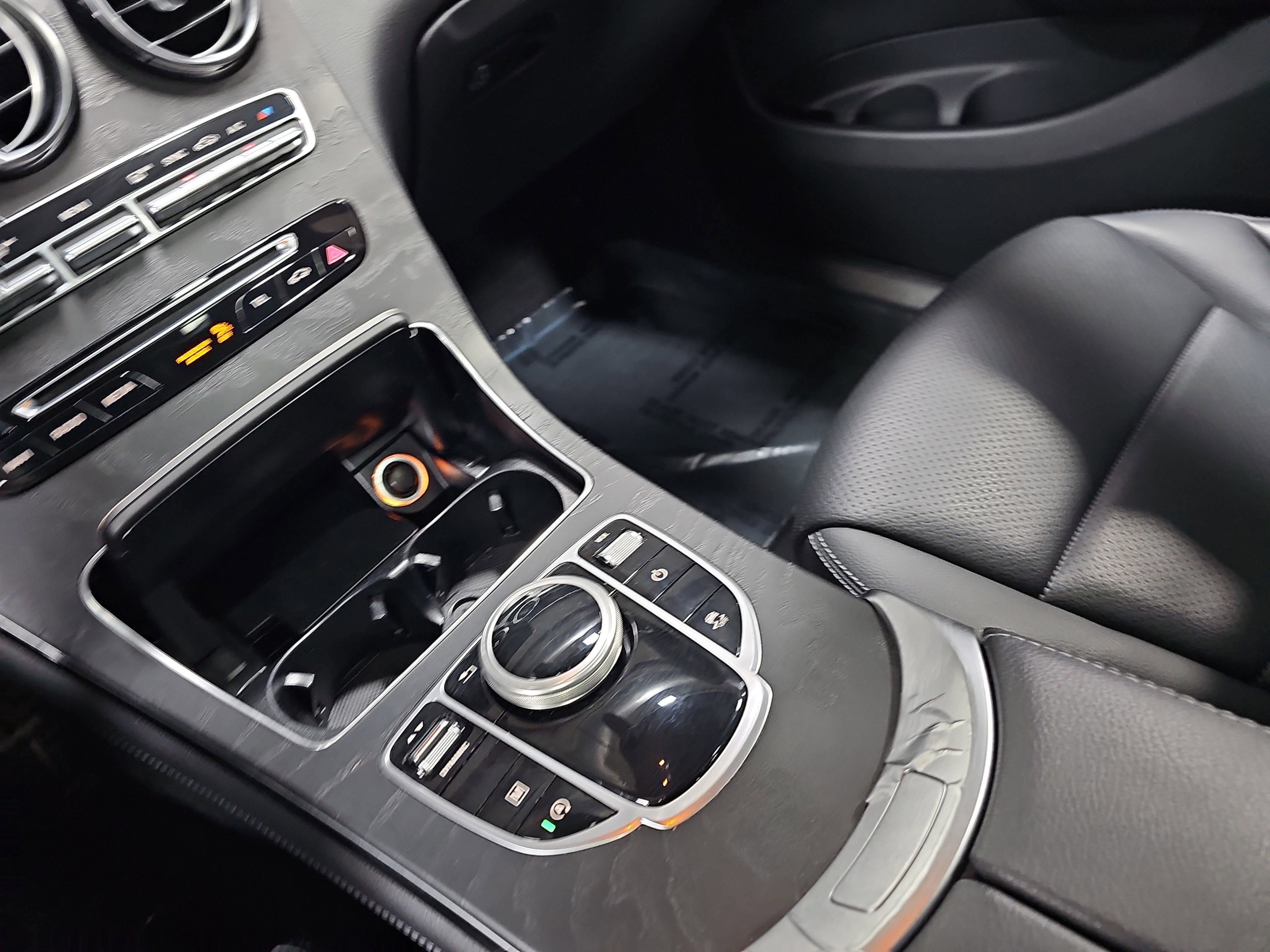 Used 2018 Mercedes-Benz GLC 300 4MATIC image 26