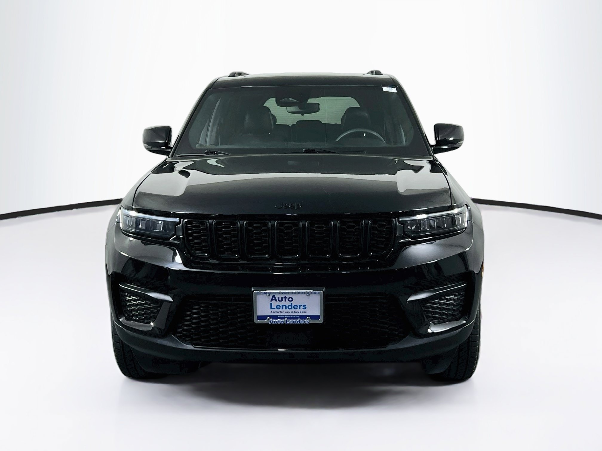 Used 2023 Jeep Grand Cherokee Altitude AWD/4WD image 2