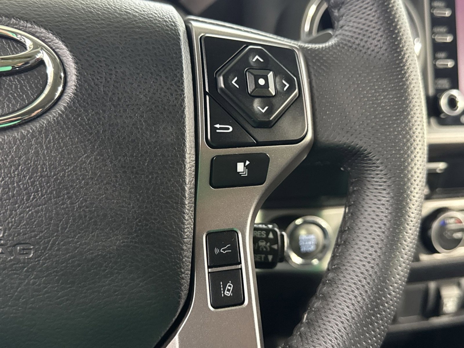 Used 2023 Toyota Tacoma SR5 AWD/4WD image 44