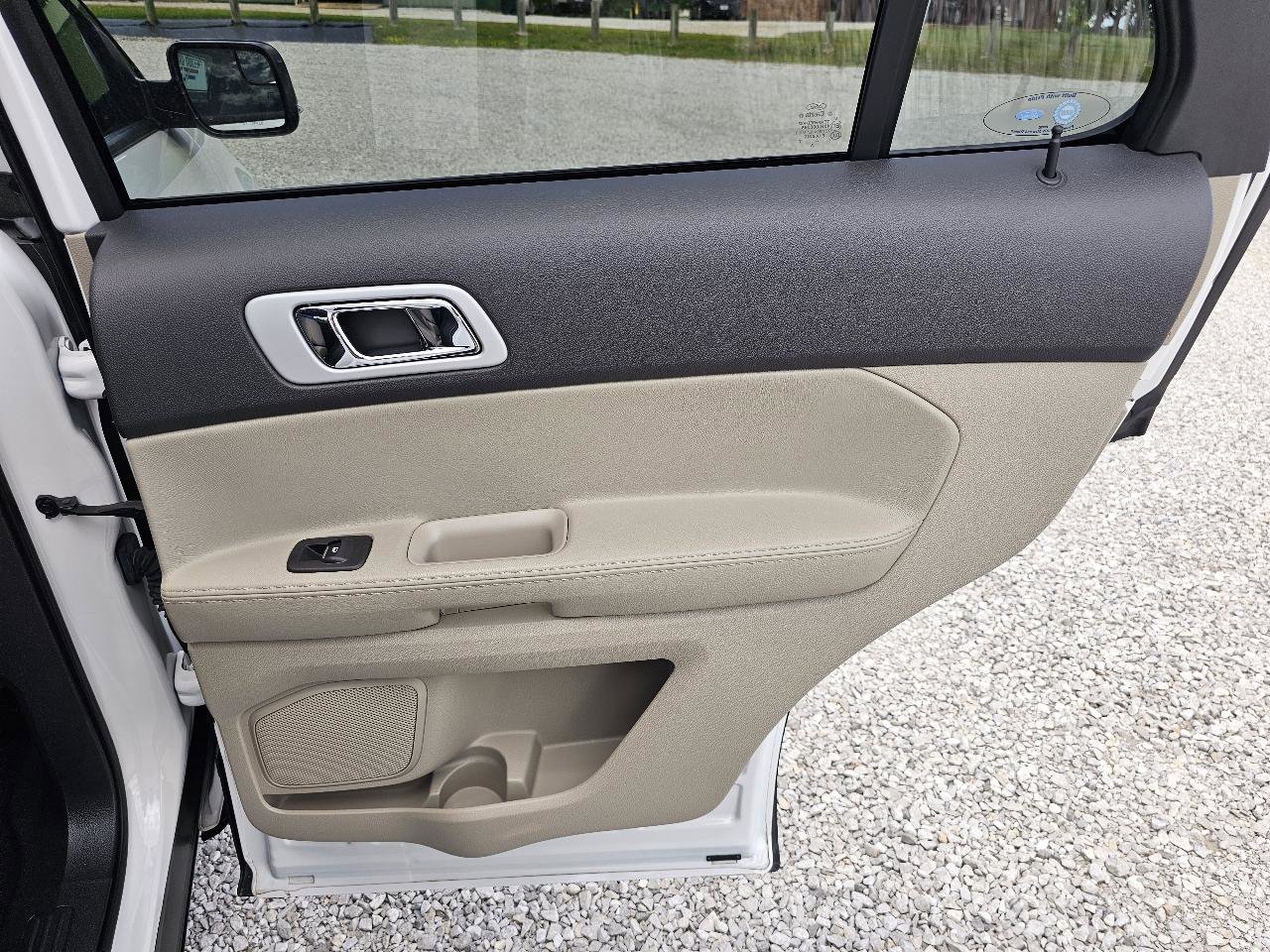 Used 2014 Ford Explorer XLT FWD image 33