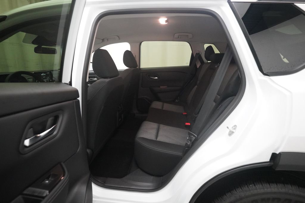 Used 2026 Nissan Rogue SV image 16