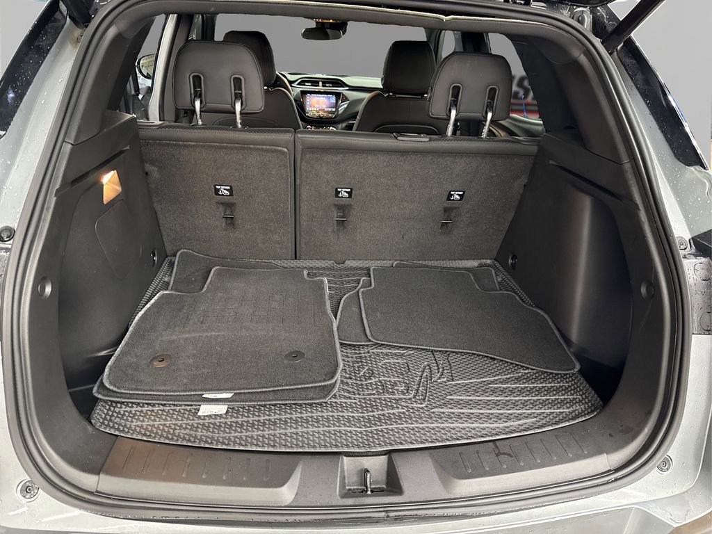 Used 2023 Chevrolet TrailBlazer RS w/ Sun and Liftgate Package image 11