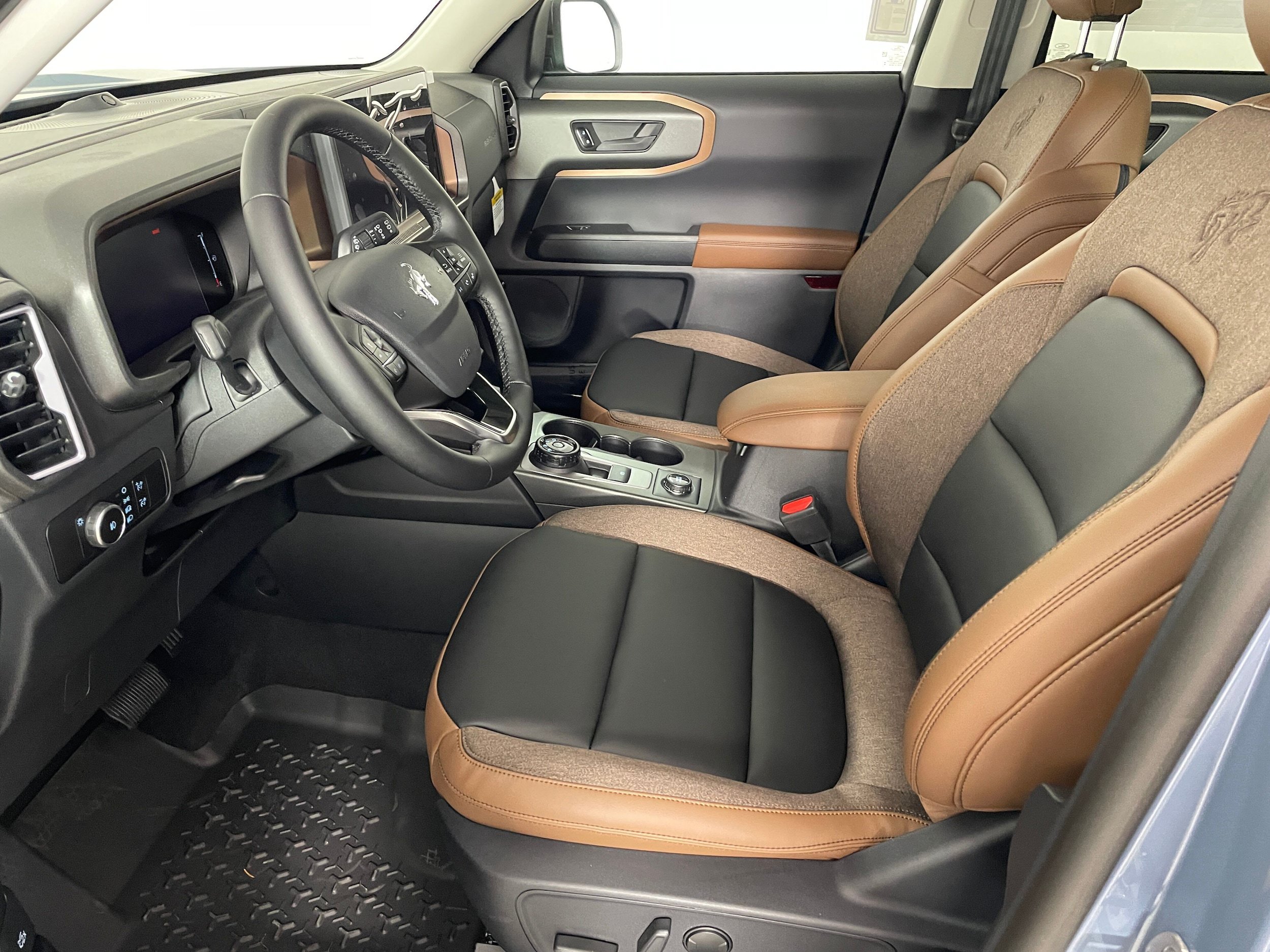 New 2026 Ford Bronco Sport Outer Banks w/ Outer Banks Tech Package+ AWD/4WD image 2