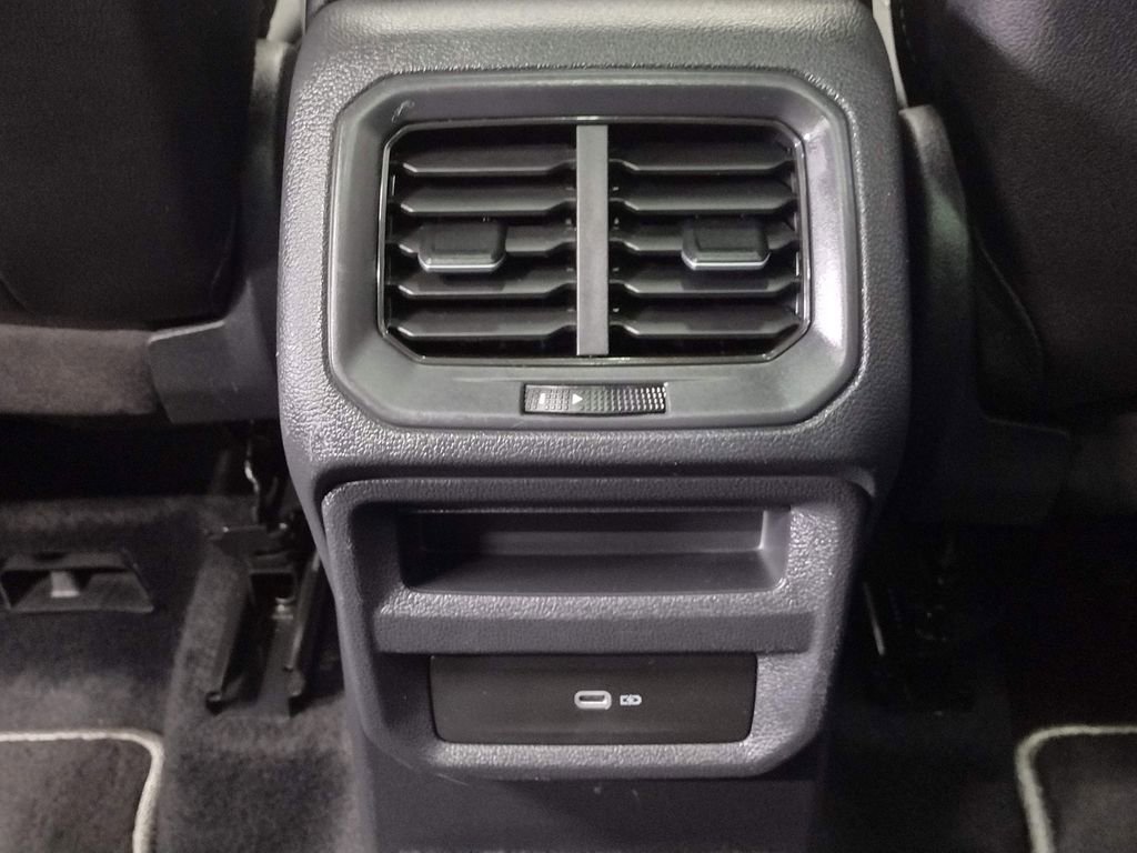 Certified 2023 Volkswagen Taos SE w/ Panoramic Sunroof Package image 39