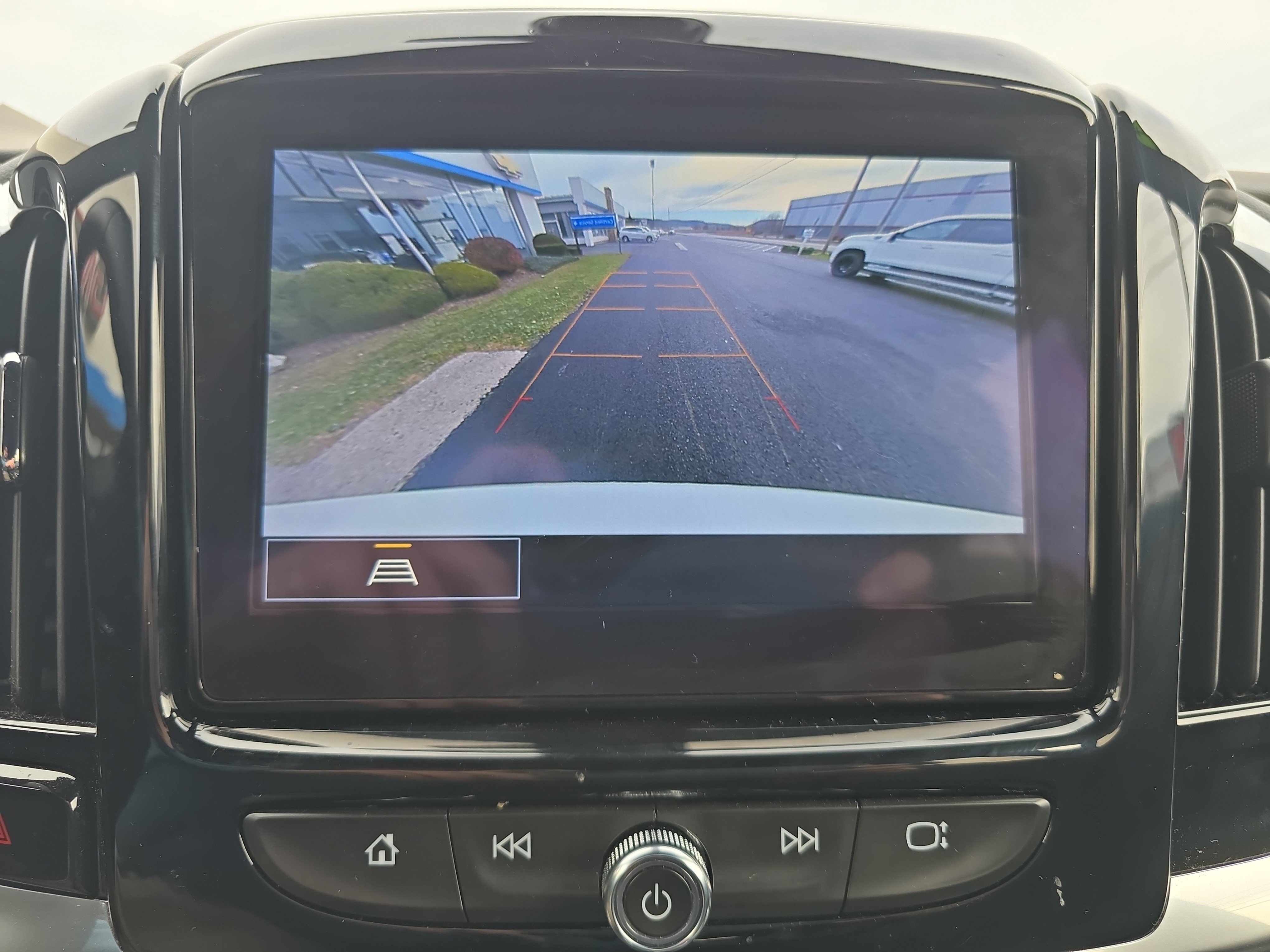 Used 2023 Chevrolet Traverse LT image 29