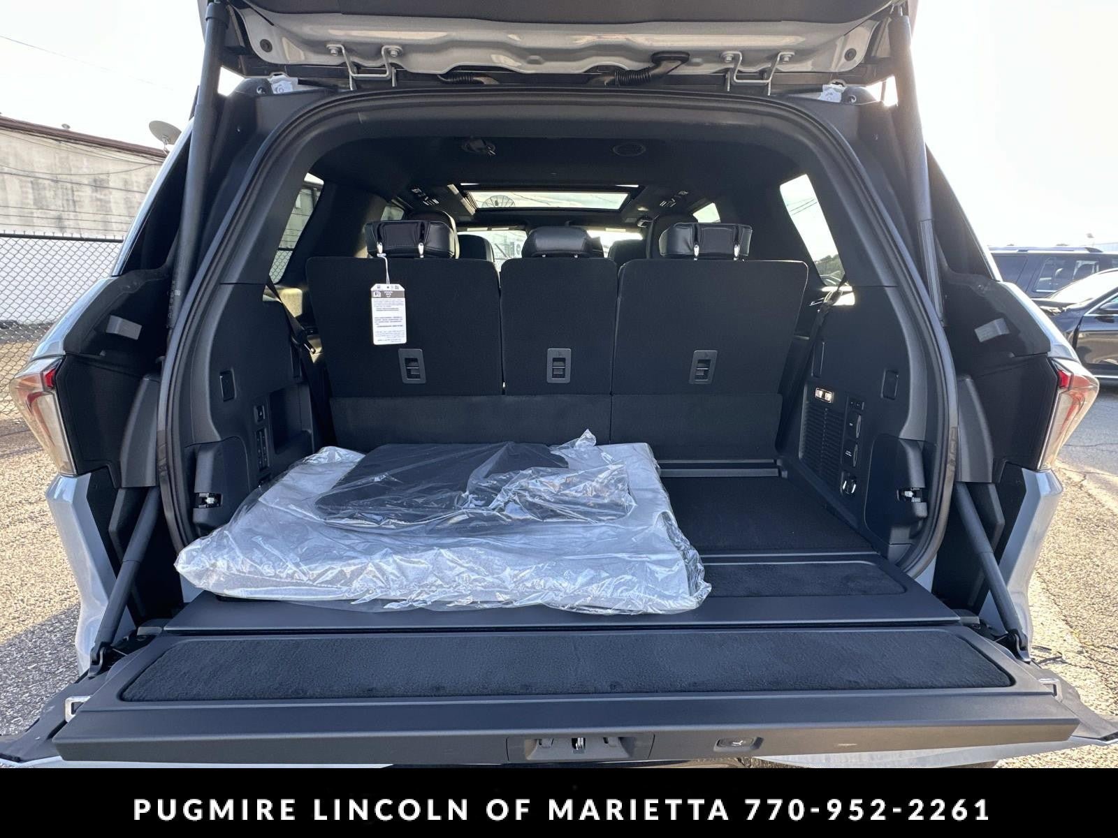 New 2025 Lincoln Navigator Reserve w/ Jet Appearance Package AWD/4WD image 21