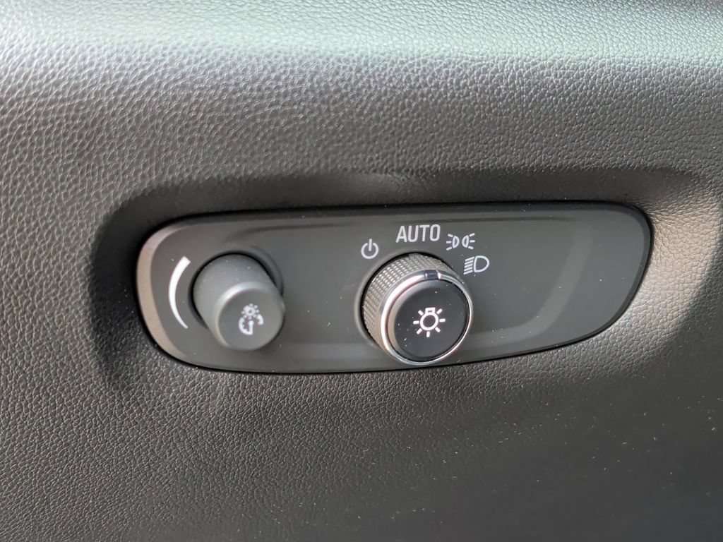 Used 2023 Chevrolet Traverse LT AWD/4WD image 14