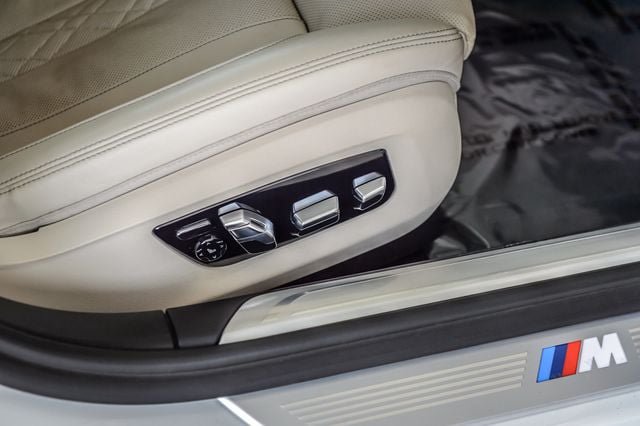 Used 2018 BMW 740i xDrive AWD/4WD image 26