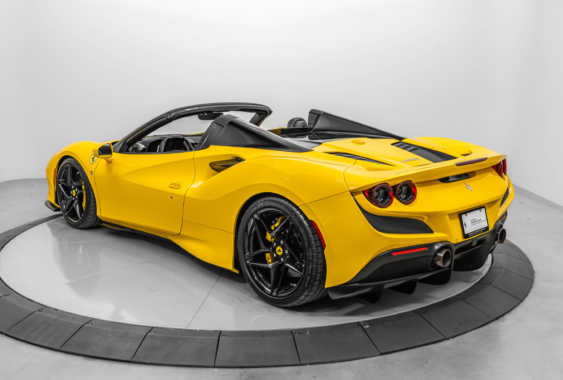 Certified 2021 Ferrari F8 Tributo RWD image 13