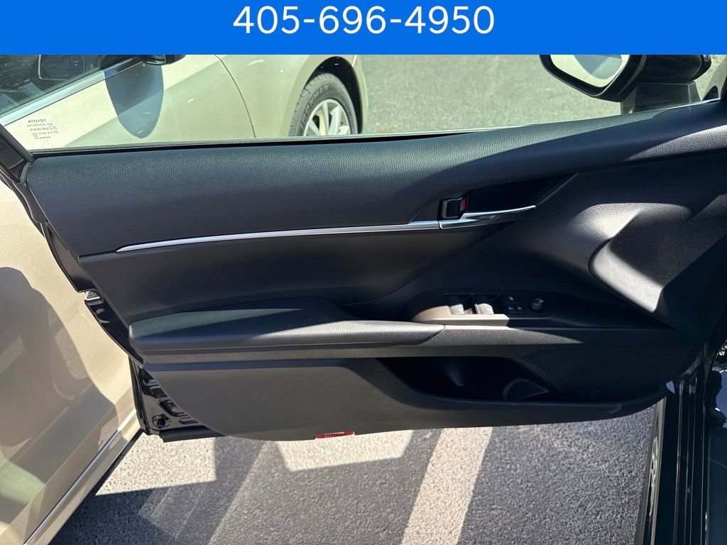 Used 2022 Toyota Camry SE image 11