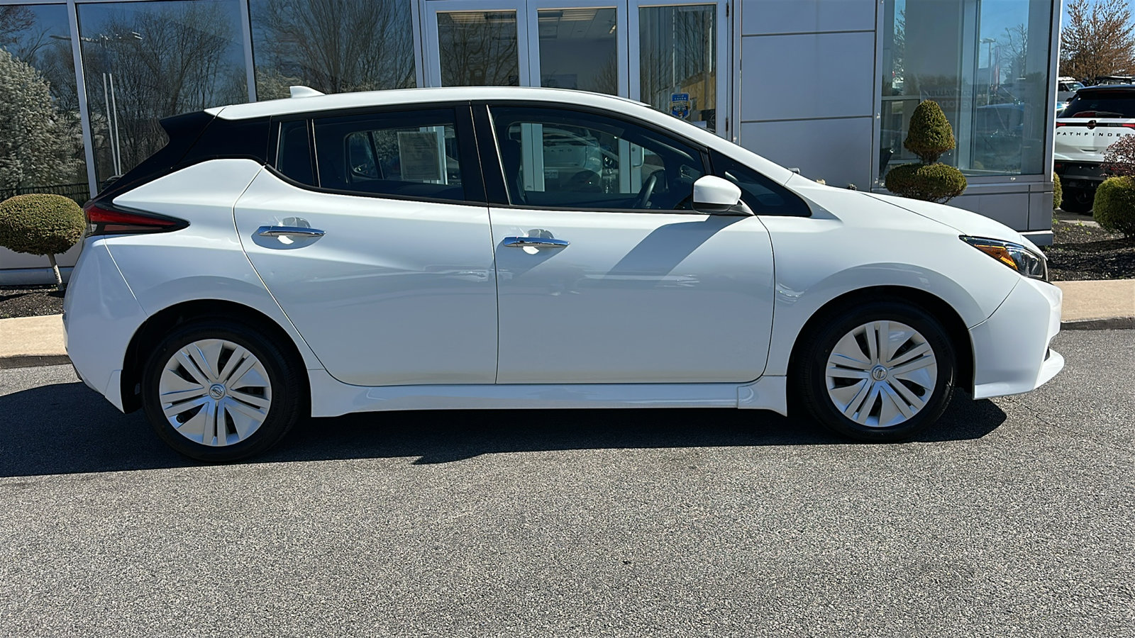 Certified 2022 Nissan Leaf S image 27