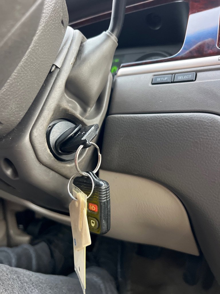 Used 2009 Lincoln Town Car Signature Limited image 25