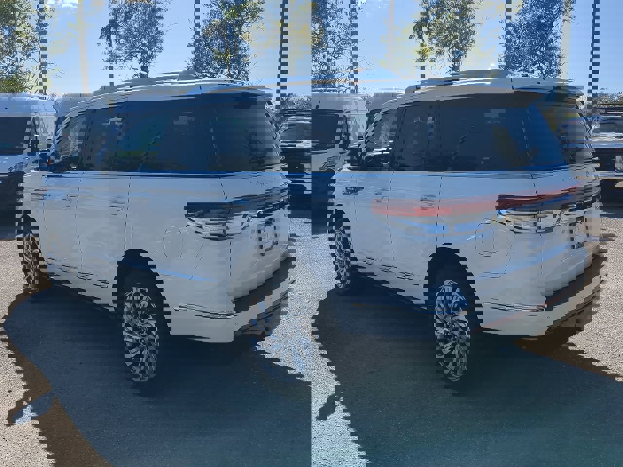 Used 2023 Lincoln Navigator Reserve image 7