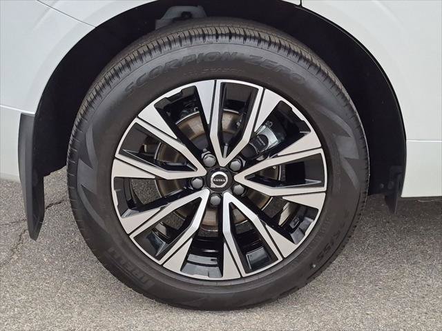 Certified 2024 Volvo XC60 B5 Core w/ Protection Package Premier AWD/4WD image 9