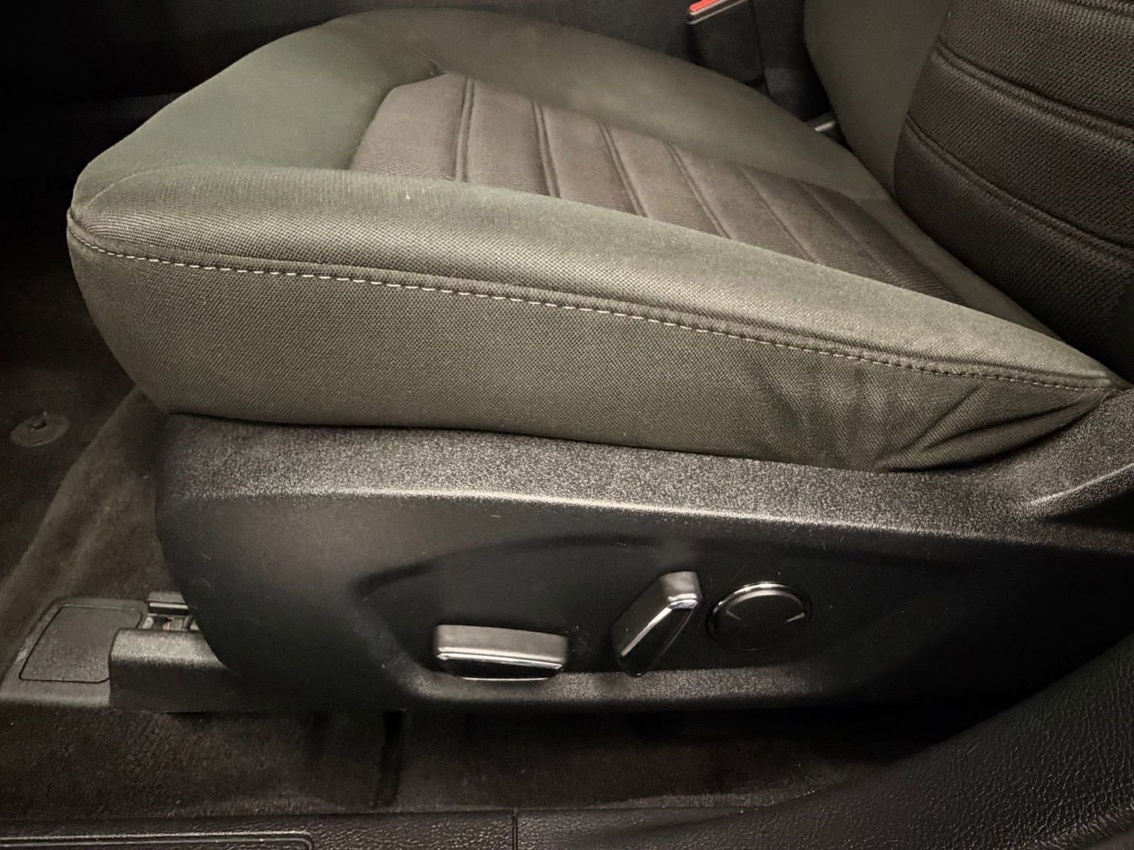 Used 2019 Ford Fusion SE FWD image 12