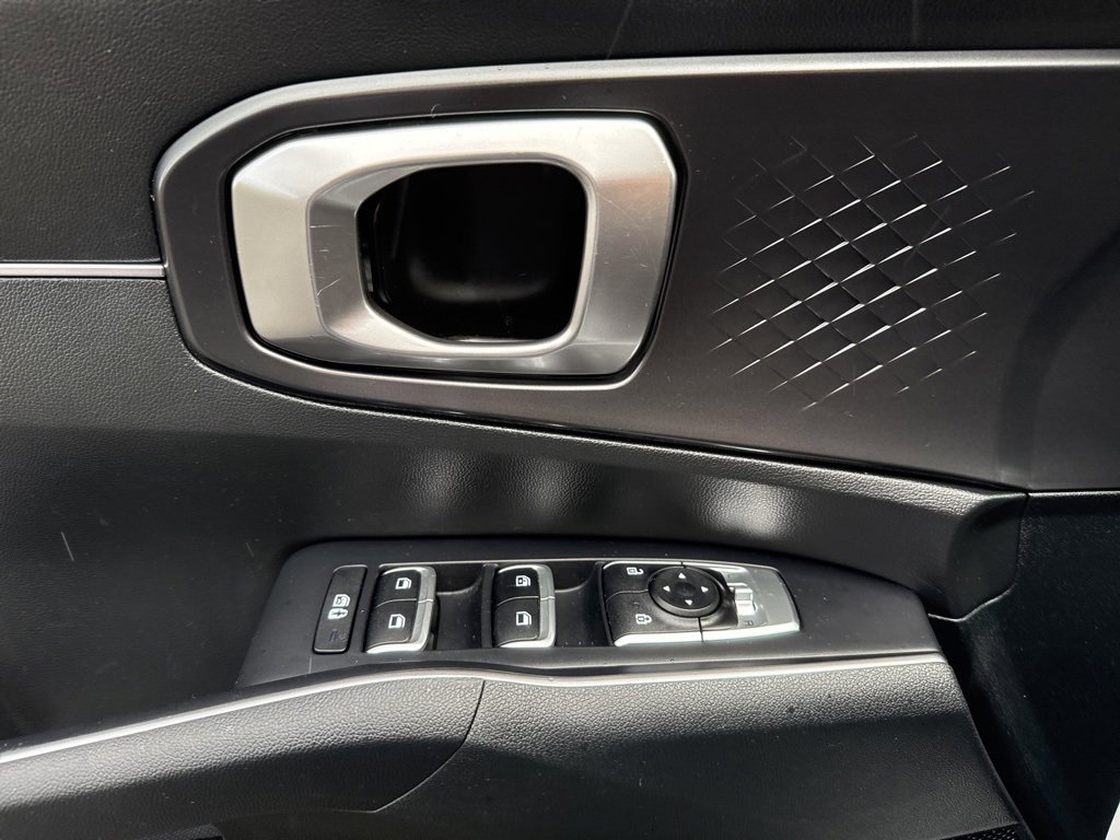 Used 2023 Kia Sorento LX image 12