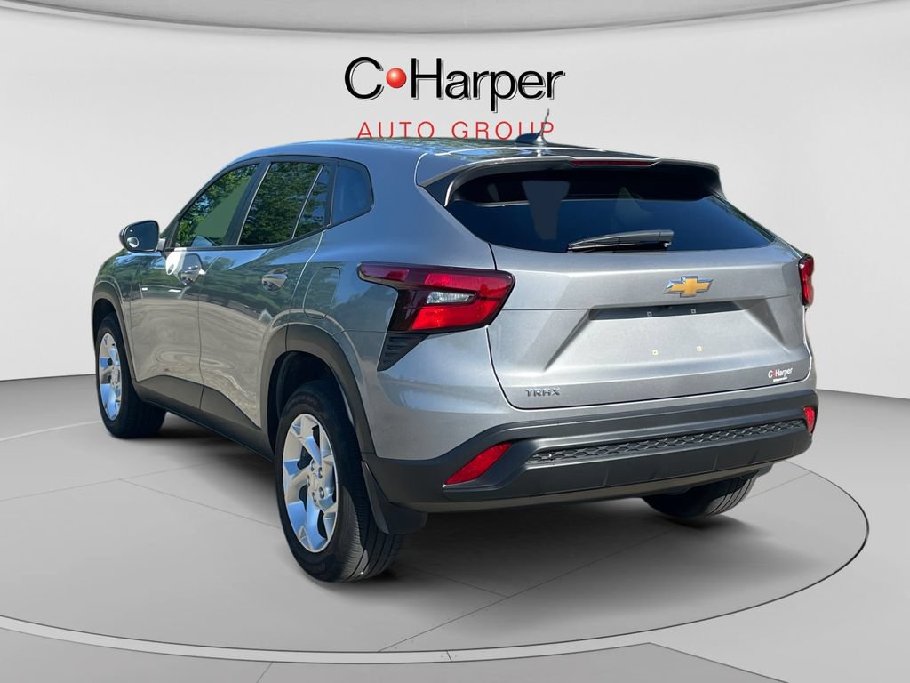 Used 2024 Chevrolet Trax LS w/ LS Convenience Package FWD image 5