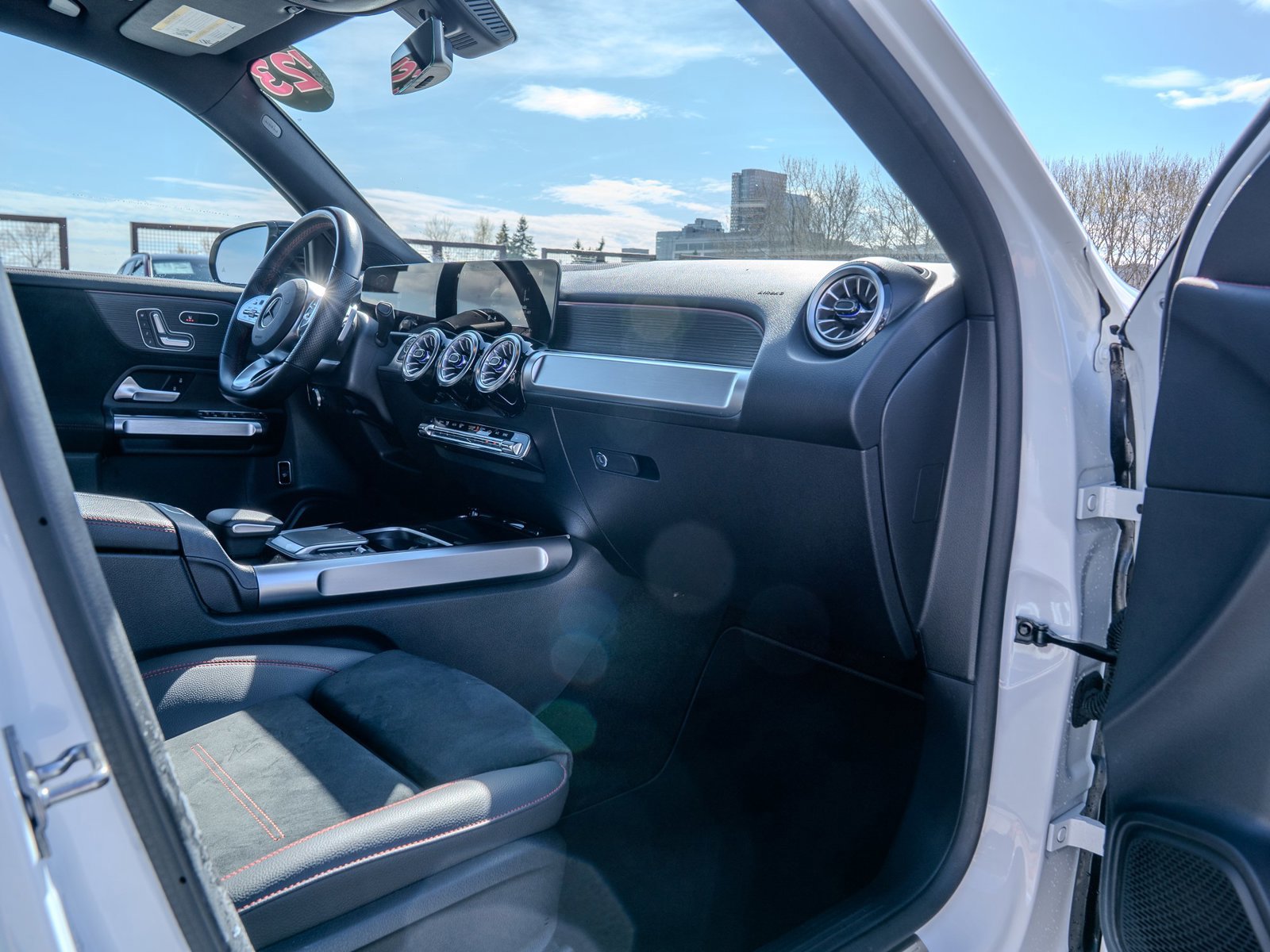 Certified 2023 Mercedes-Benz GLB 250 4MATIC image 28