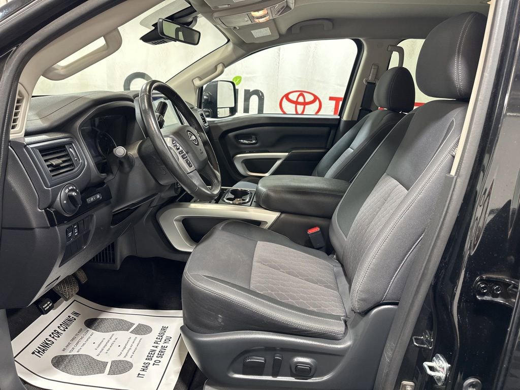 Used 2024 Nissan Titan SV w/ SV Convenience Package image 23