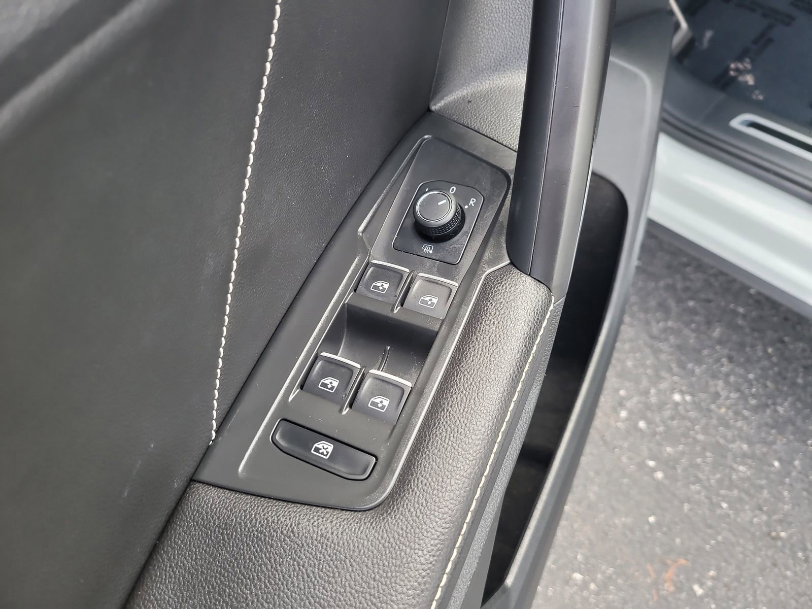 Used 2023 Volkswagen Tiguan SE R-Line image 18