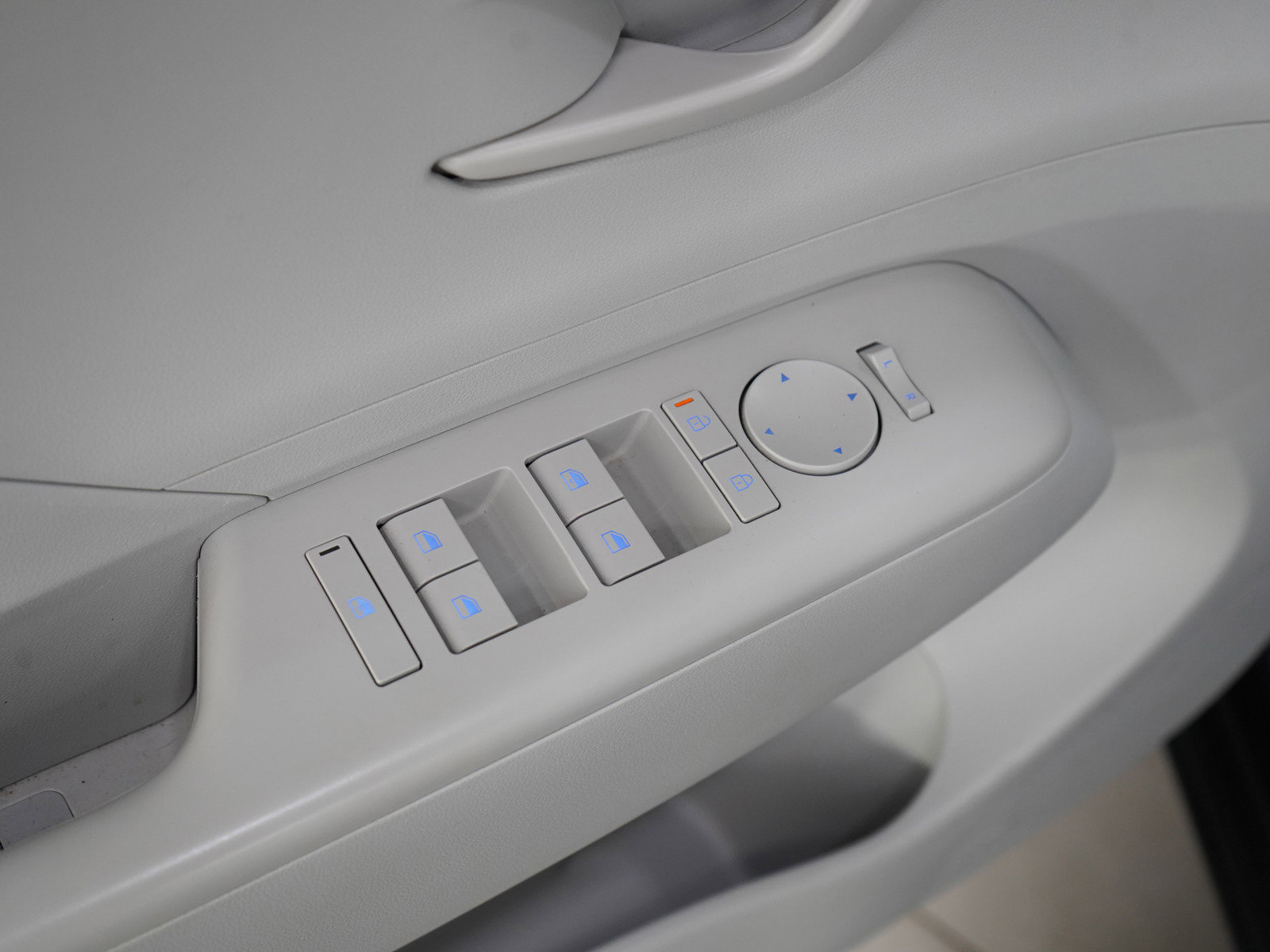 Used 2024 Hyundai Kona SEL image 18