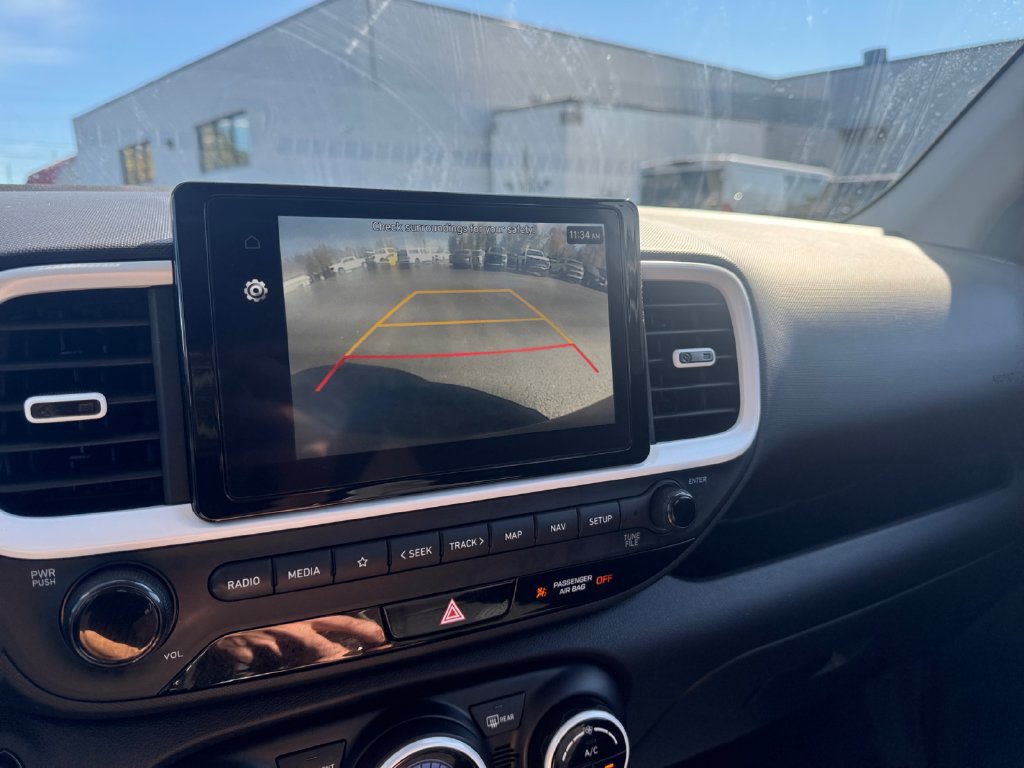 Used 2025 Hyundai Venue Limited FWD image 20
