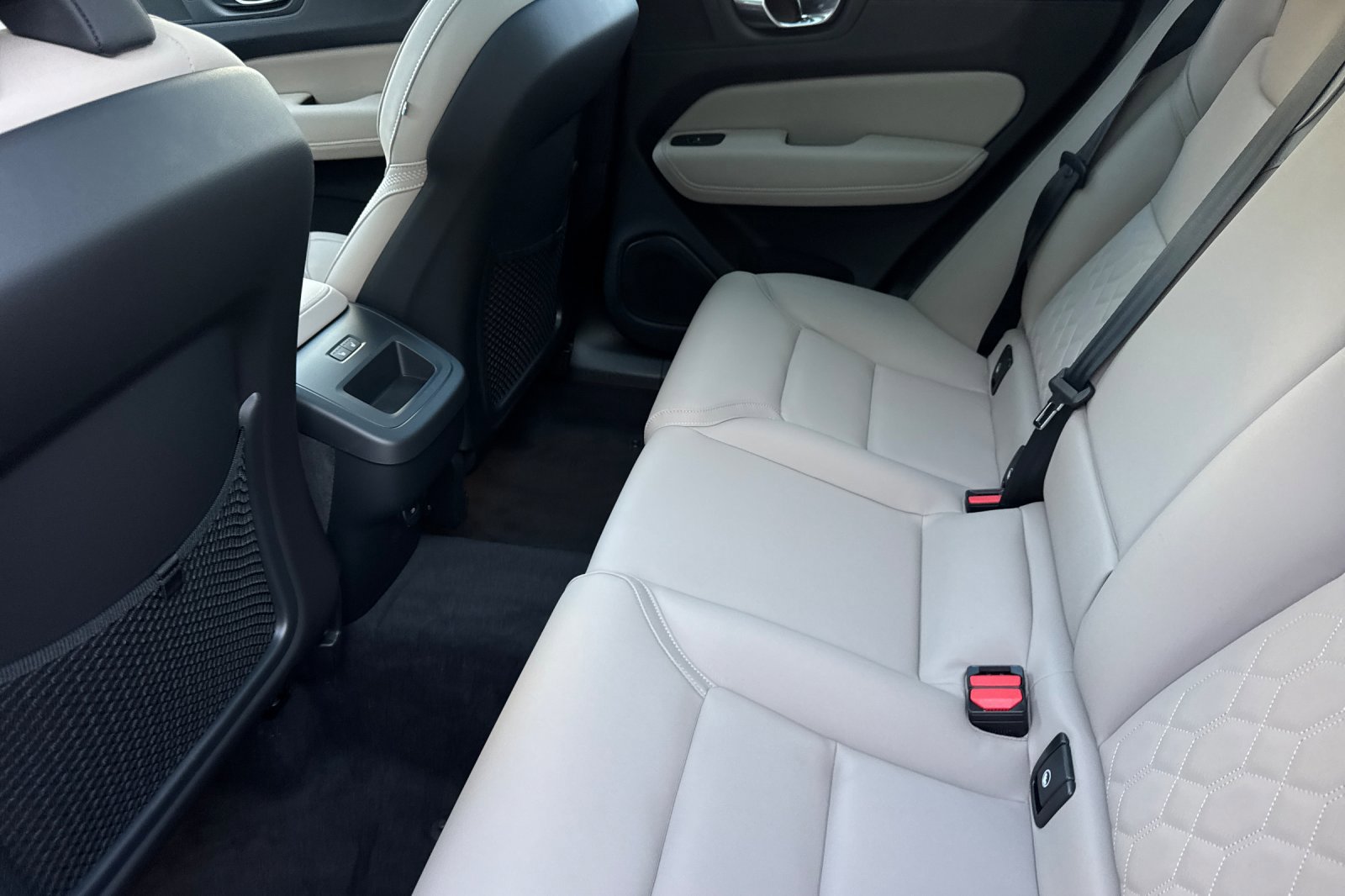 New 2026 Volvo XC60 B5 Plus w/ Climate Package AWD/4WD image 10
