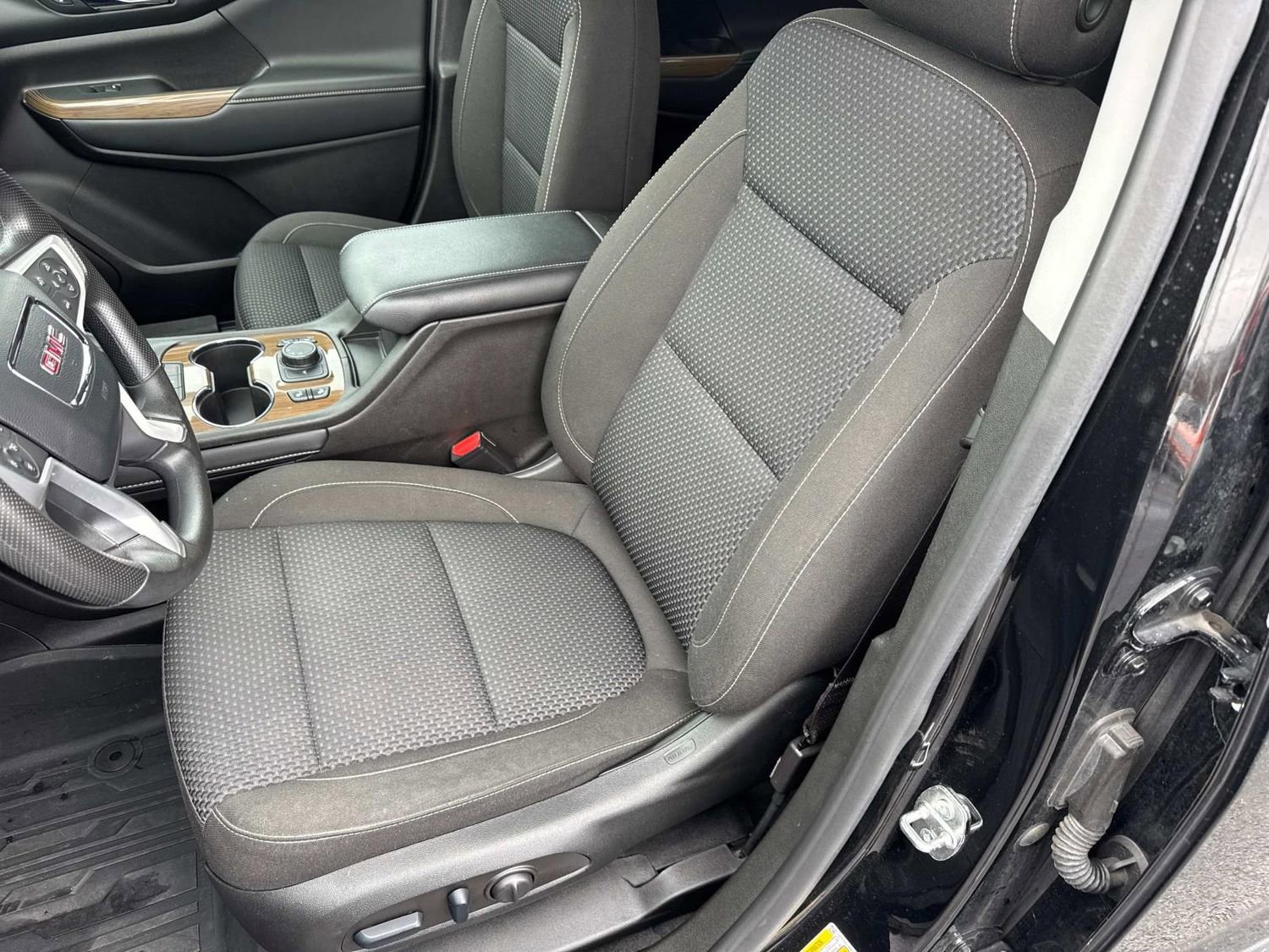 Used 2023 GMC Acadia SLE w/ Driver Convenience Package FWD image 29