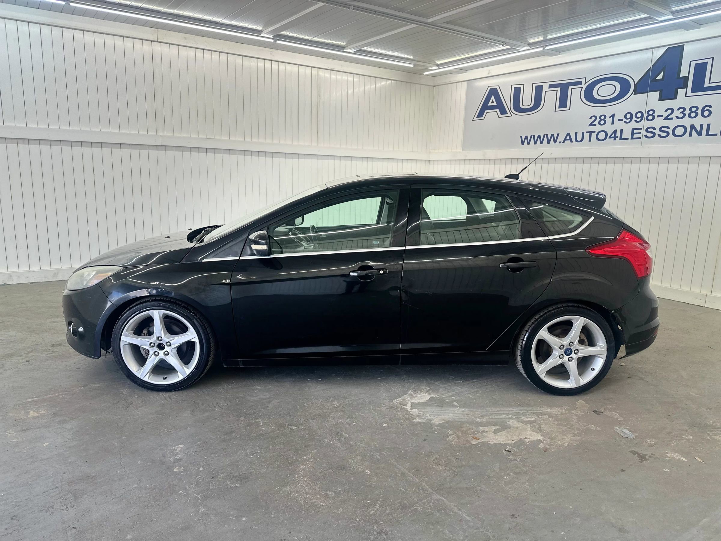 Used 2013 Ford Focus Titanium w/ Titanium Handling Pkg FWD image 8
