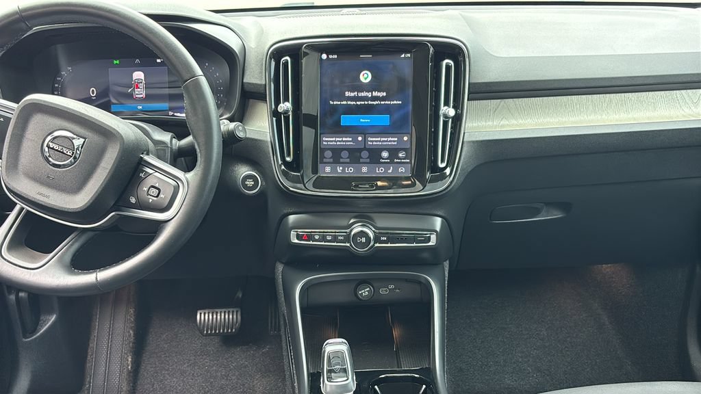 Certified 2025 Volvo XC40 B5 Plus w/ Climate Package AWD/4WD image 5